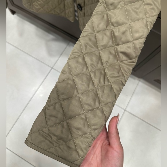 Brand new without tags Burberry Quilted Thermoregulated Jacket. XS - Picture 6 of 8